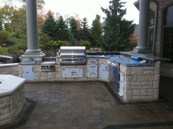 Full Service Outdoor Kitchen